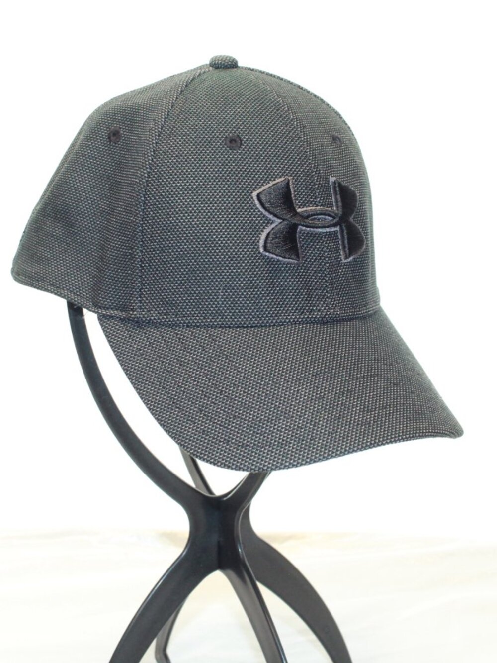 Under Armour Classic Fit L/XL Heathered Gray Black Blitzing Hat Baseball Cap